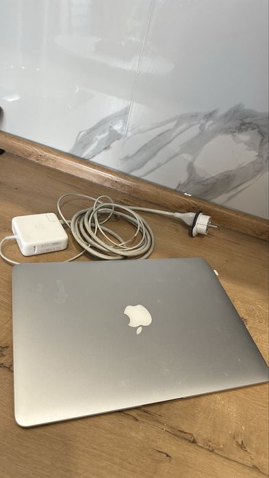 Продам MacBook Air 13