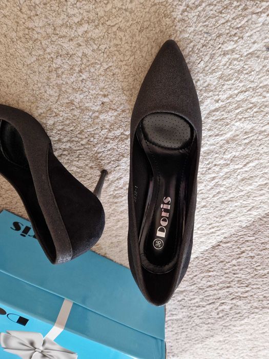 Дамски обувки на токчета черни