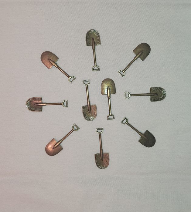 Продам брелок - лопатка