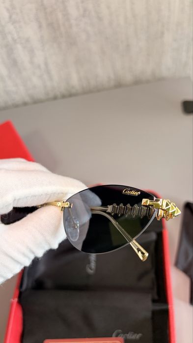 Clash de Cartier тип “cat-eye”