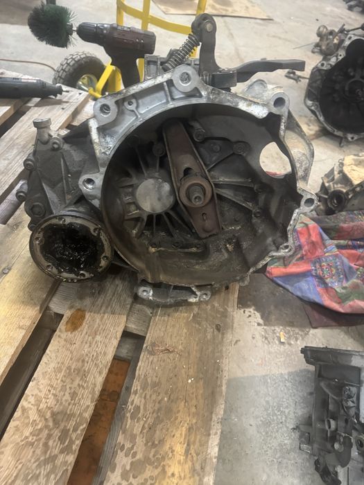 Скоростна кутия голф 5 1.6 бензин 6 скорости golf V 1,6 JHY