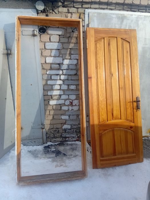 Дверь деревянная входная