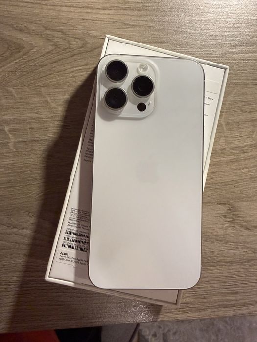 Продавам iphone 15 pro max 256 гб