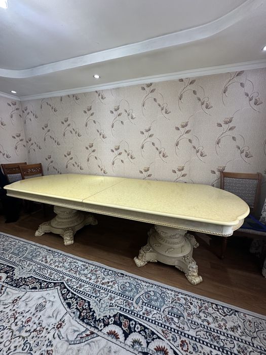 Продается стол деревянный