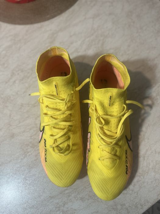 Vand ghete de fotbal Mercurial