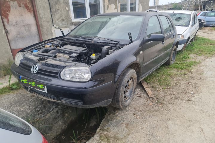 Bara fata Volkswagen VW Golf a 4-a generatie