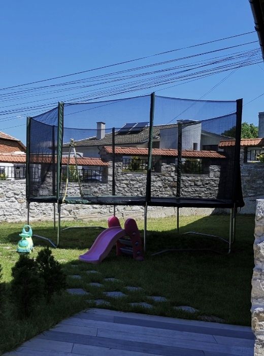 Батут с размери 427 см.