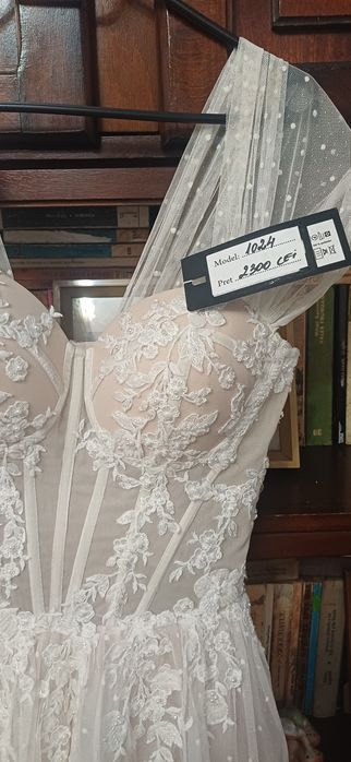 Vând rochie de cununie impecabilă