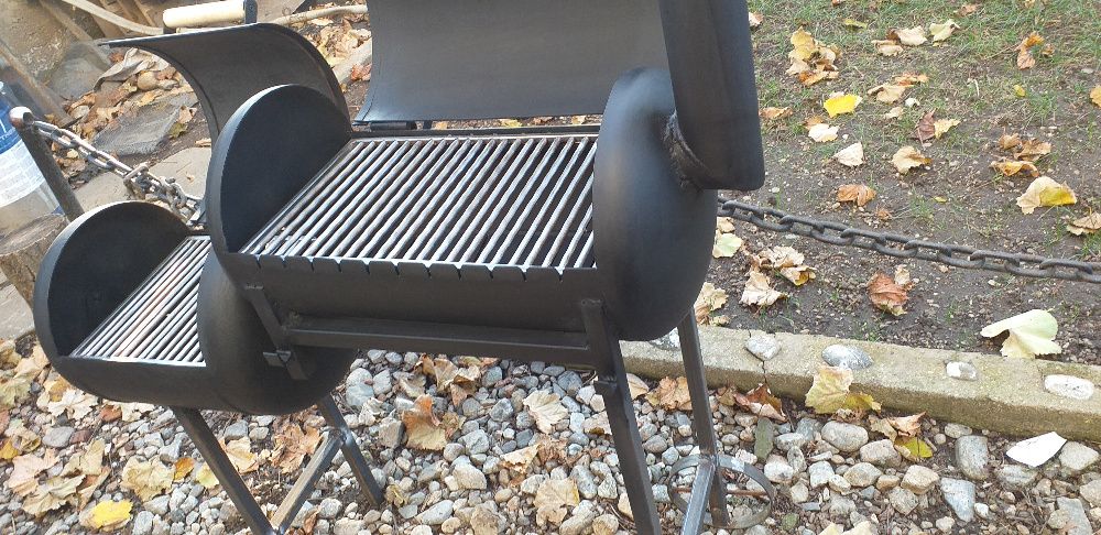 Опушвач на дърва и дървени въглища;BBQ с крачета от шевна машина.