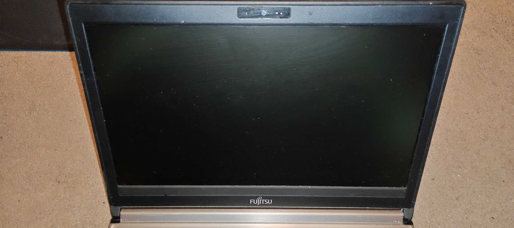 Laptop Fujitsu LifeBook  E736 Intel Core I5 6300U 8gb ddr4 dspy 13,2inch ULTIMELE
