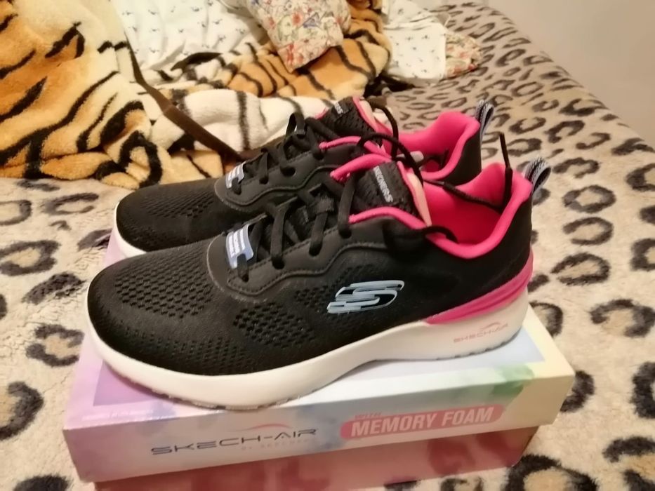 Vind        adidas