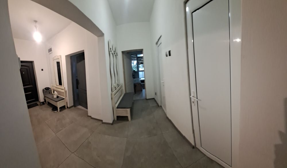 Продава се Четиристаен апартамент в Добрич, Център - 95 кв.м за 1155 €/кв.м - Снимка #5