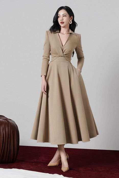 Elowyn - Fit n Flare V-Neck Midi Dress