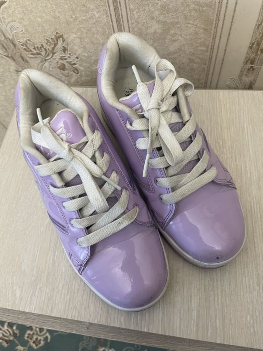 Продам кроссовки  на колесиках.