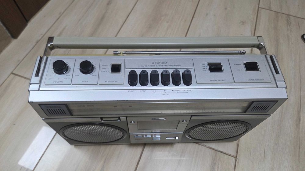 Radiocasetofon veche