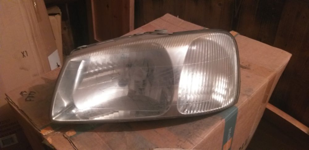 Hyundai Accent - оригинален фар