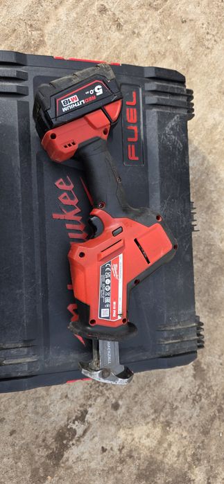 Fierastrau sabie milwaukee fhz cu acumulator 5 ah