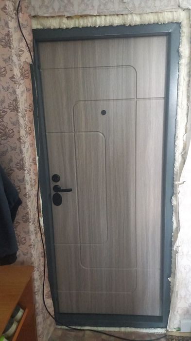 Установка металлические входные двери.
