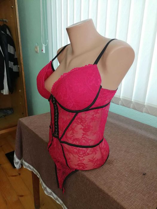Червено еротично бельо от дантела