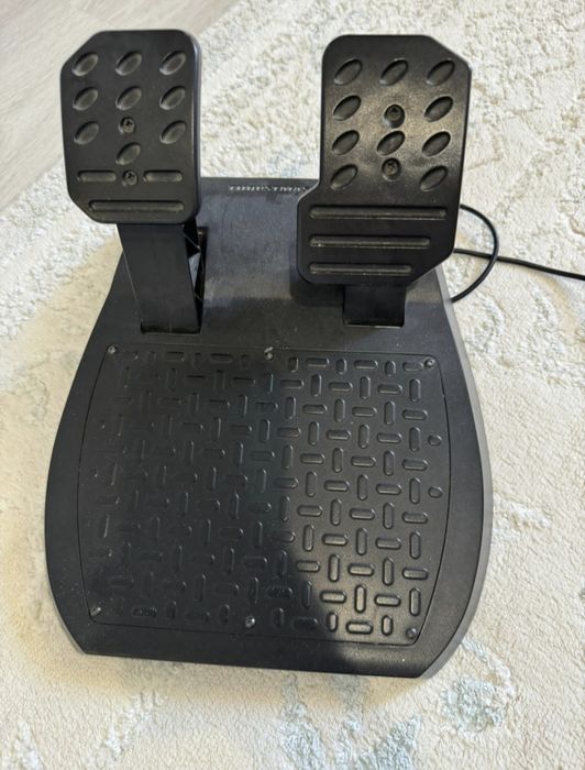 Игровой руль thrustmaster