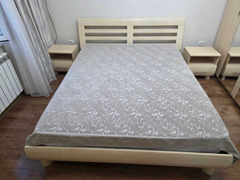 Продаю спальный гарнитур