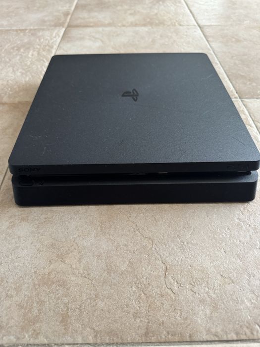 PlayStation 4 Slim 1TB + 1 джойстик – отлично състояние