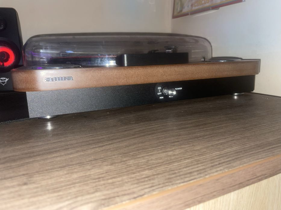 Грамофон-Aiwa GBTUR-120WD vinyl