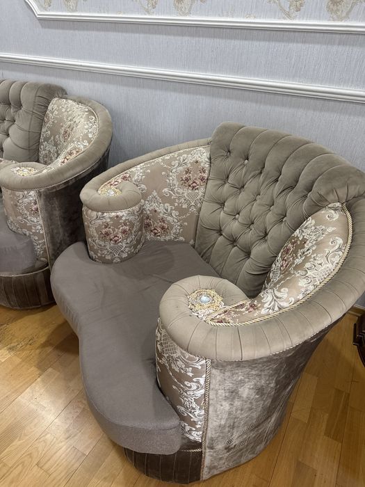 Диван+стол со стульями
