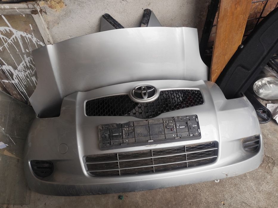 Предна броня за toyota yaris 2006 година