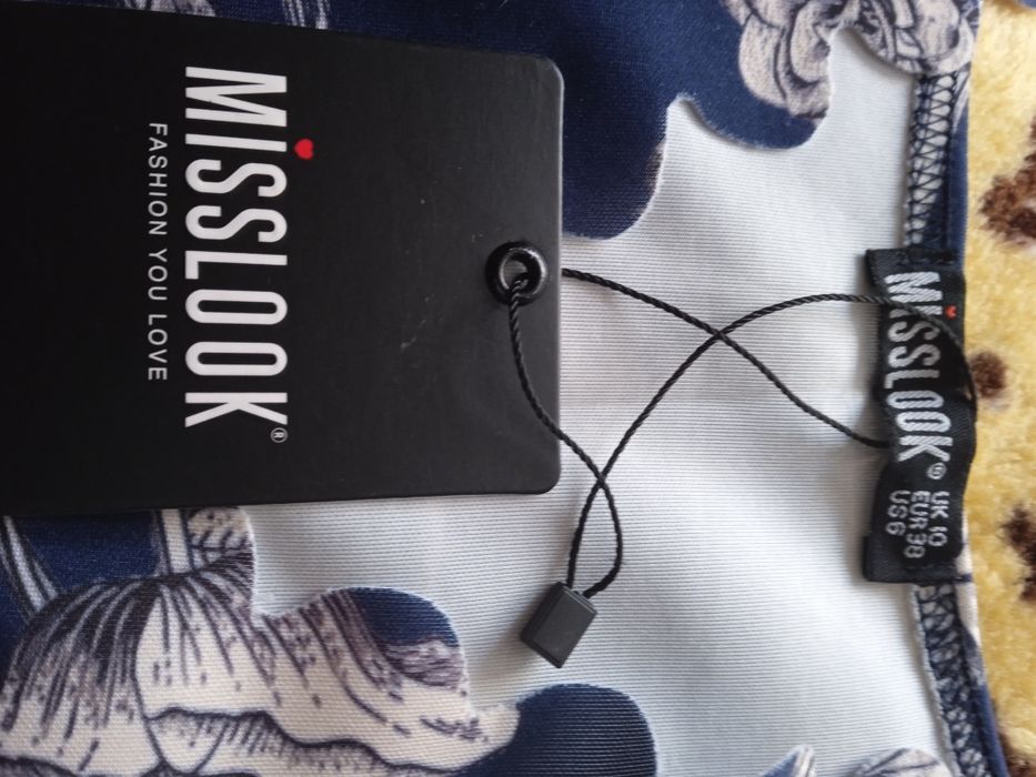 Vând cizme din piele și rochie noua