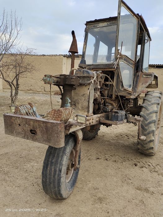 Traktor va avxu sotiladi