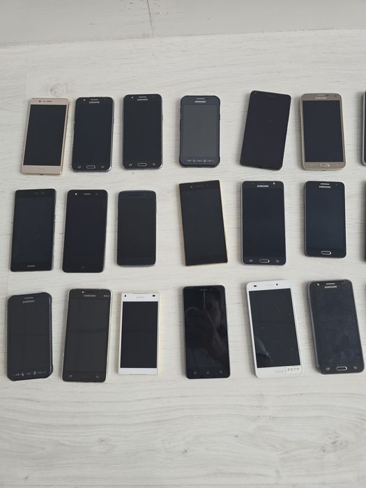 Smartphone-uri en-gros pentru piese, complete, fără defecte majore