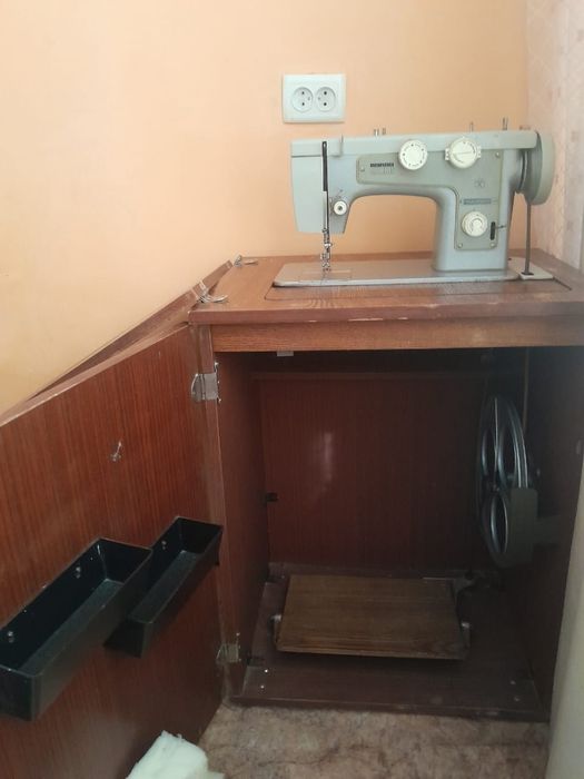 Срочно продам швейную машинку