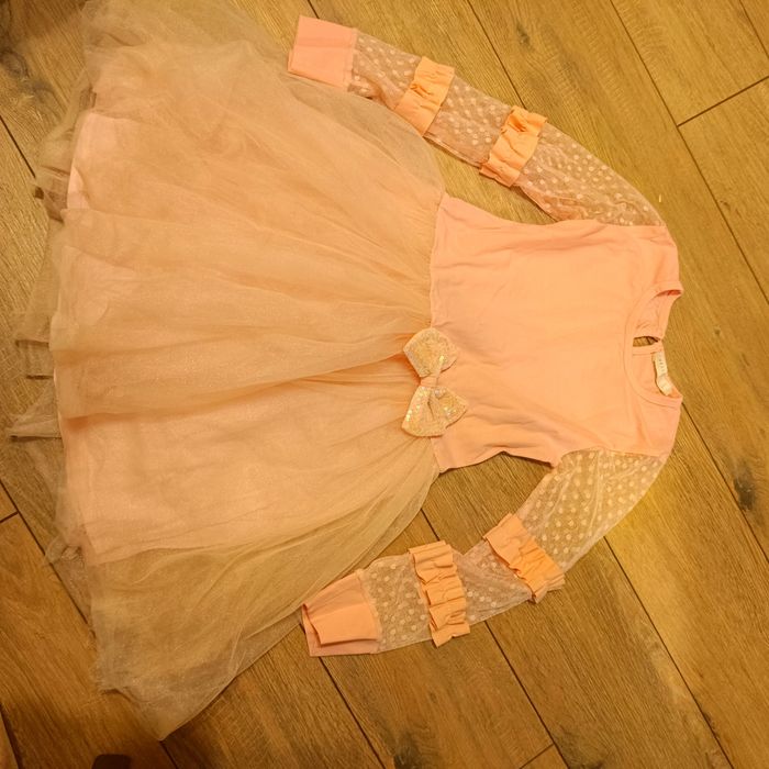 Детска рокля  в отлично състояние .