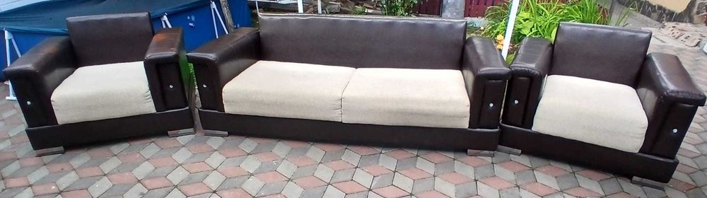 Canapea extensibila                             din  piele               naturala           cu 2      fotolii
