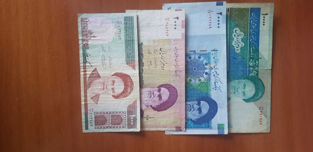 Vand bancnote si monede vechi