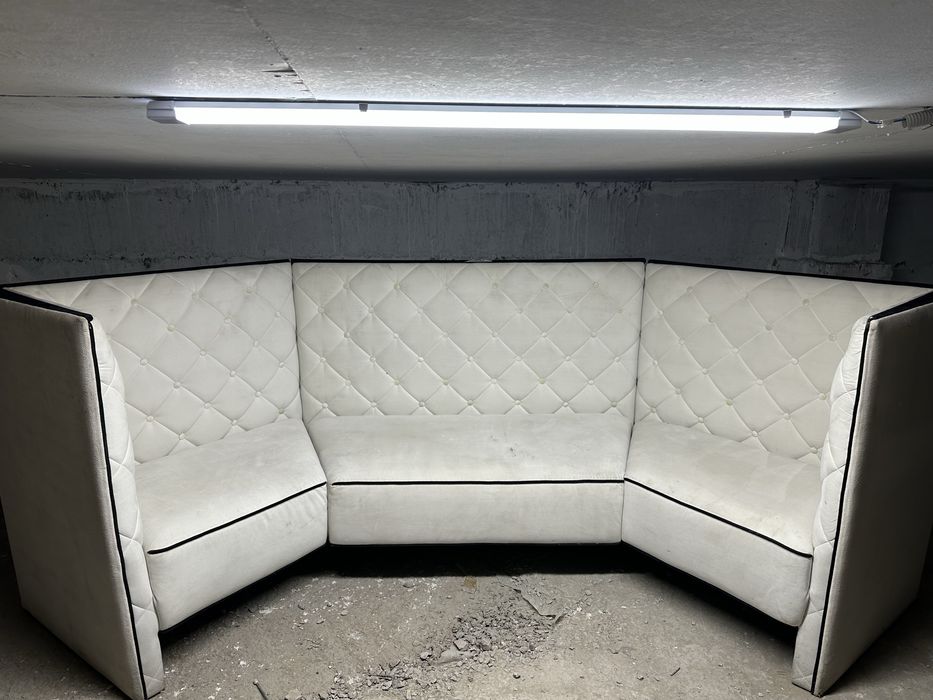 Треугольный диван,диваны для кафе и ресторанов,мебель,оборудование