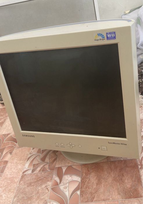 Продам Манитор,есть торг