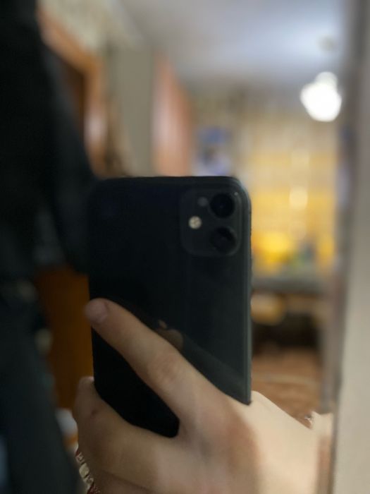 Айфон 11 продам.