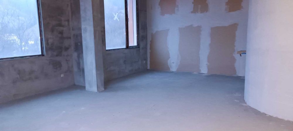 Апартамент със страхотна гледка, собствен вход и високи тавани (4м)