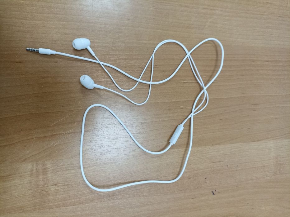 Наушник проводной