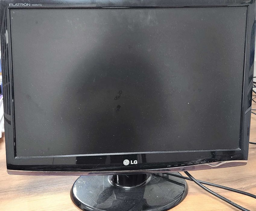 монитор LG, в хорошем состояние , не битый, 2009 года,