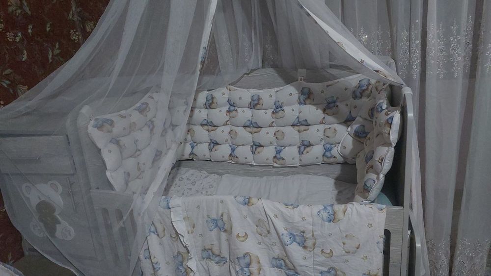 Продаётся детская кроватка в хорошем состоянии 
В набор в ходит матрас