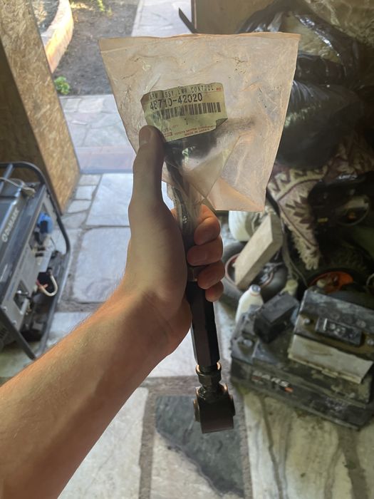 Запчасти на Tayota Rav4