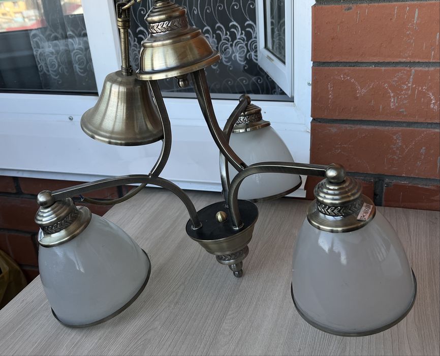 Люстры  новые три штуки