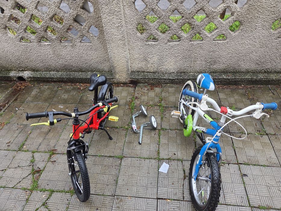 Vand o bicicleta 16 inch si set roti ajutatoare
