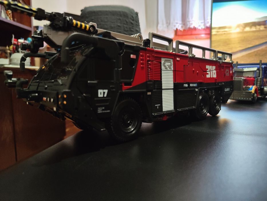 OV-01 BMB Оголемена Фигура на Sentinel Prime/Transformers