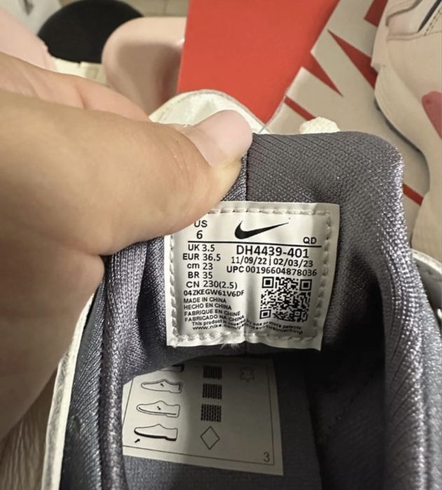 Adidasi nike noi