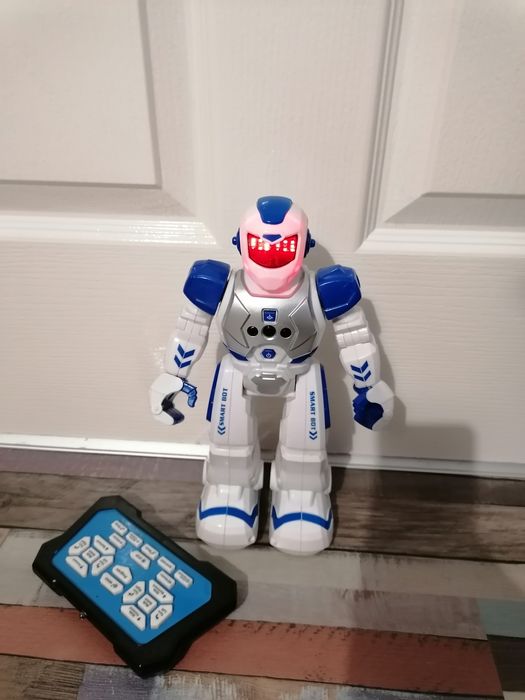 Jucarie robot inteligent