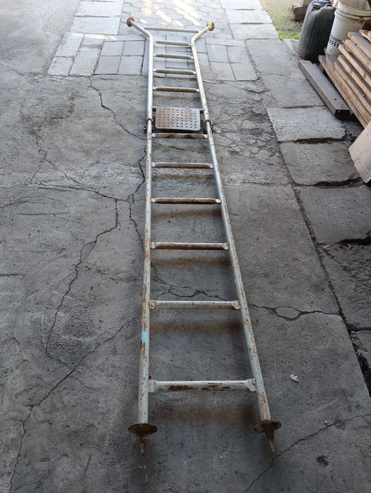 Лестница стремянка металлическая